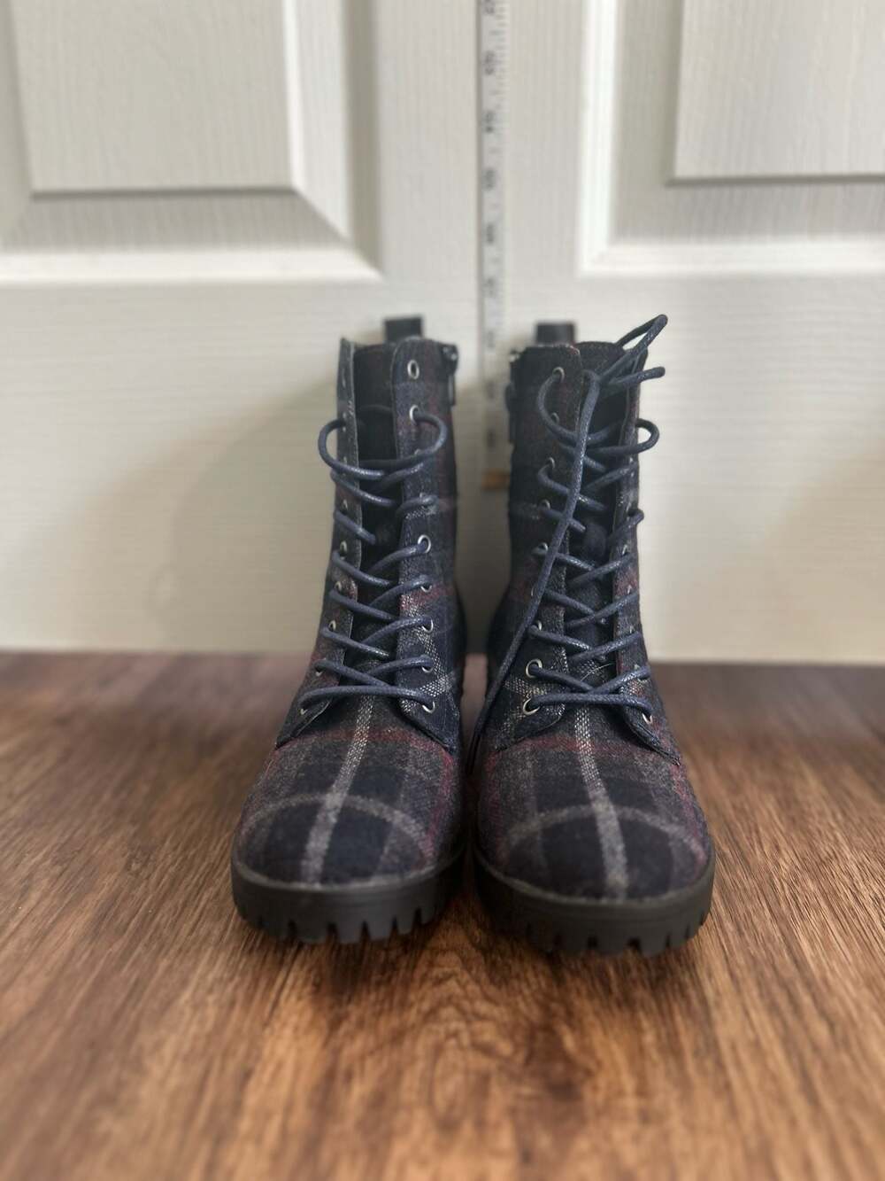 True Craft Raylee Plaid Lace-Up Combat Boots Size 7M